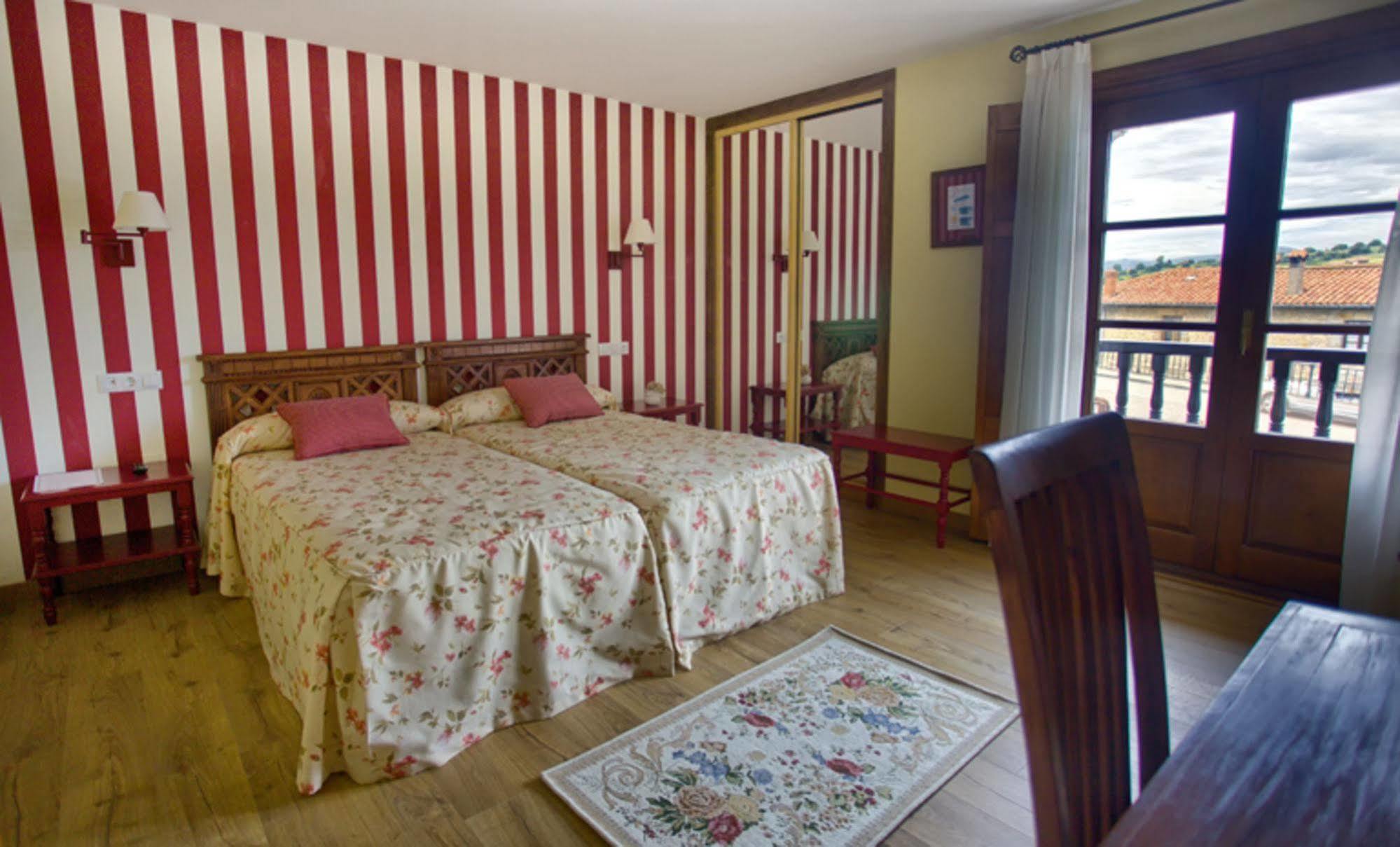 Colonial De Santillana Hotel